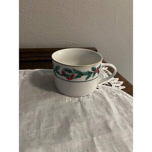 Gibson Holly Berry Cup with Gold Rim